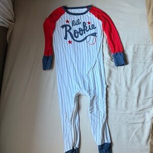 Little sleepies 'Little Rookie' crescent zippy